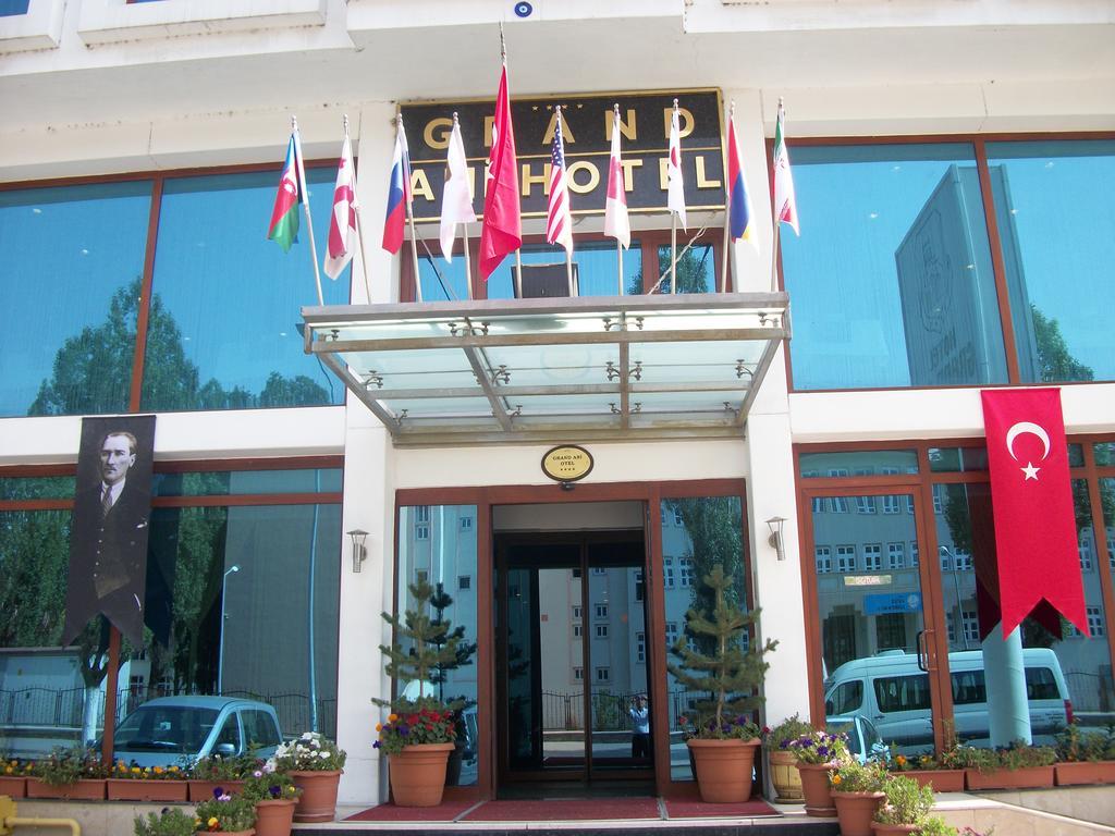 Grand Ani Hotel Καρς Εξωτερικό φωτογραφία